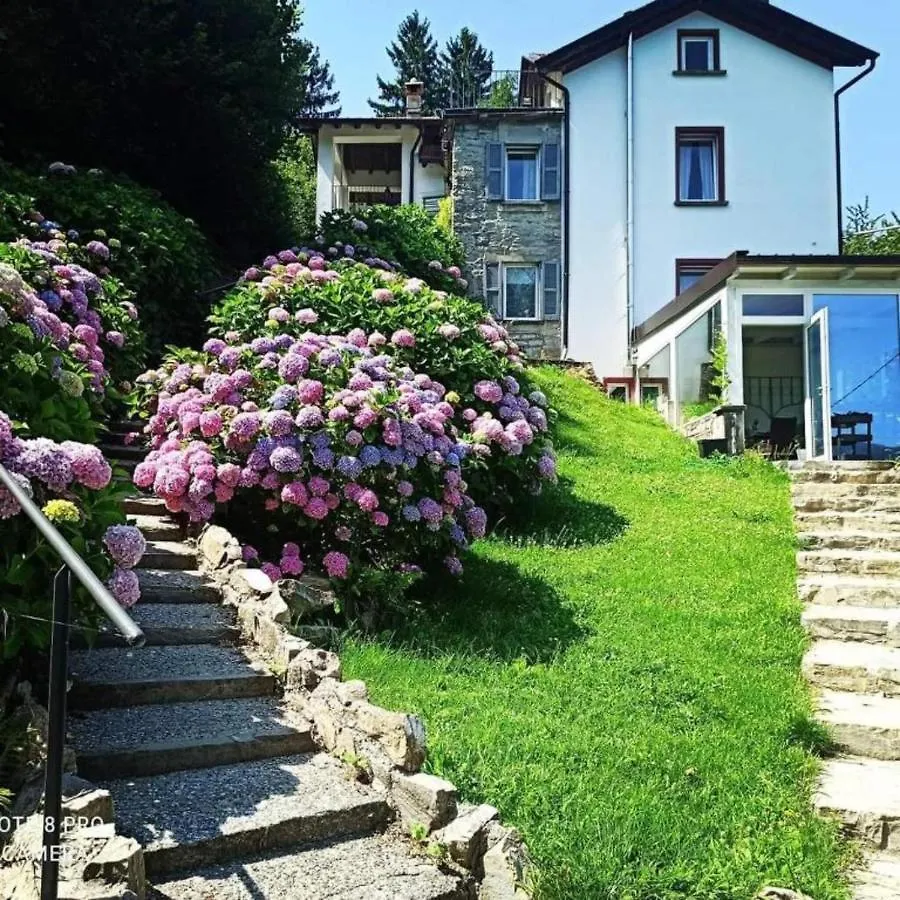 Bed & Breakfast Essentia Guest House Faggeto Lario Italy