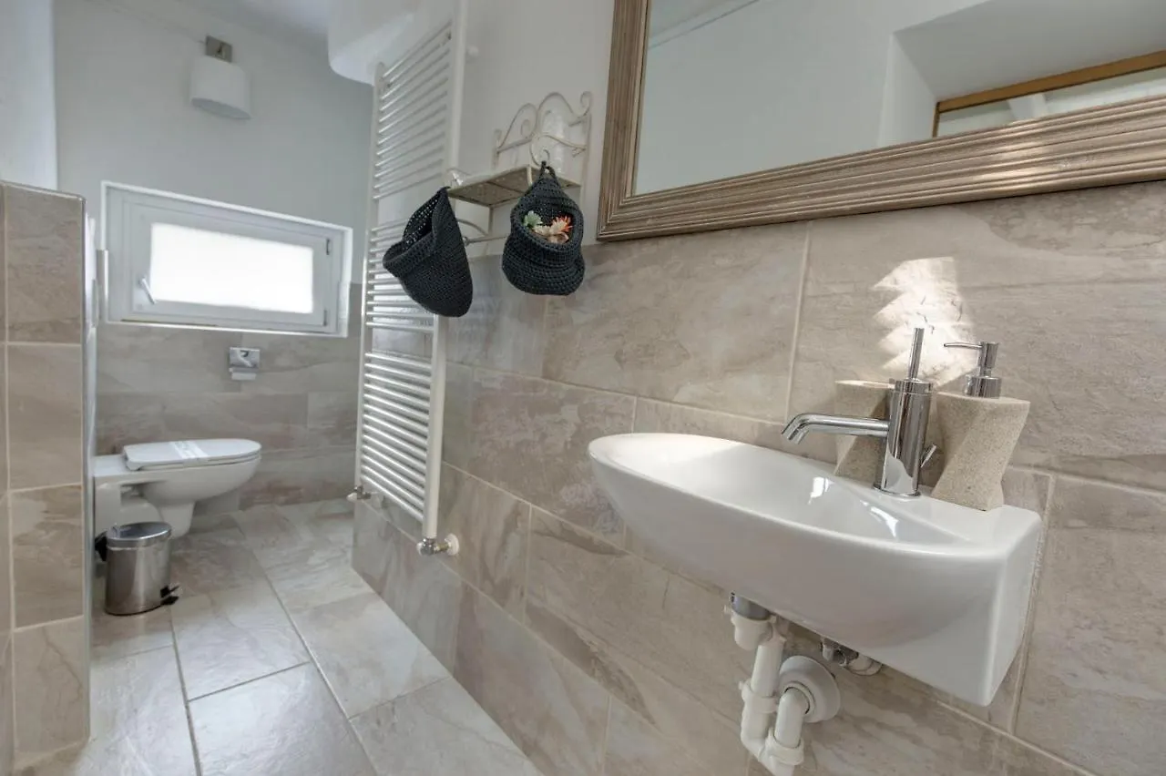 Essentia Guest House Фаджето-Ларио 0*,