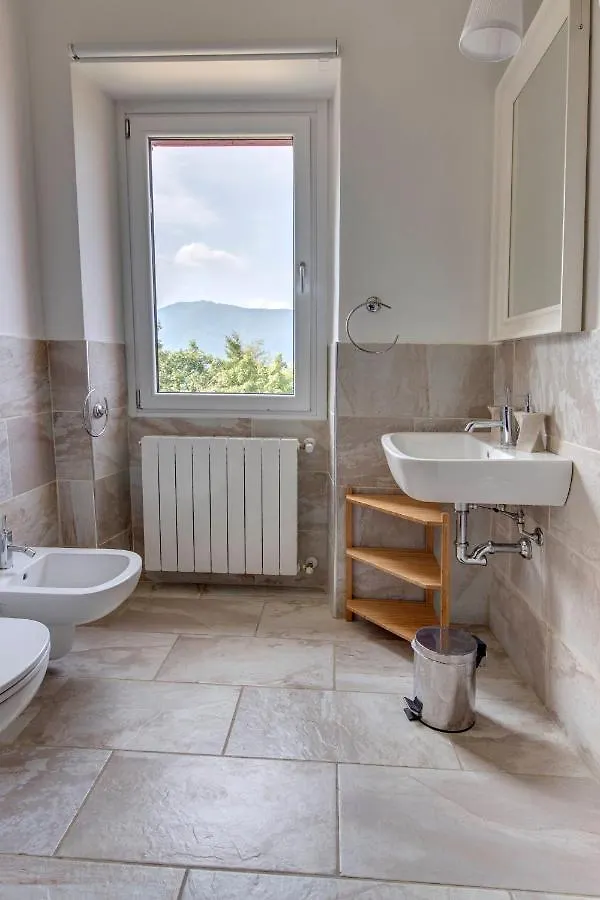 Essentia Guest House Фаджето-Ларио Италия